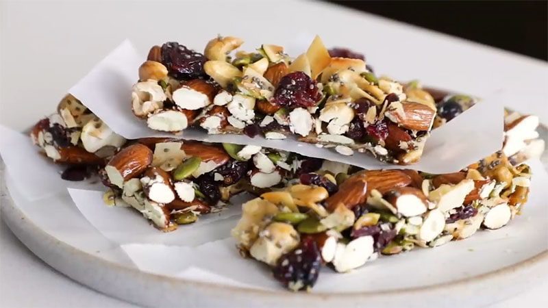 Trail mix granola bars