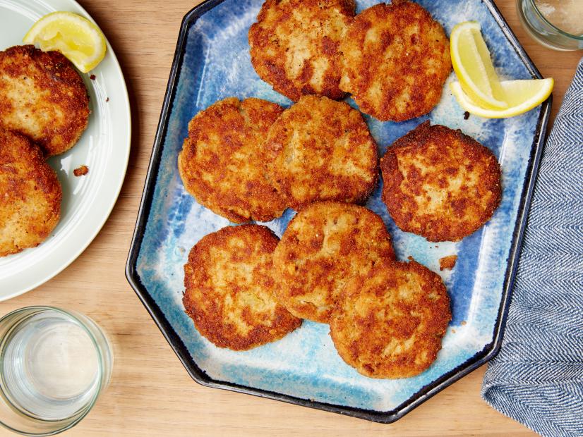 HOW TO MAKE SALMON CROQUETTES