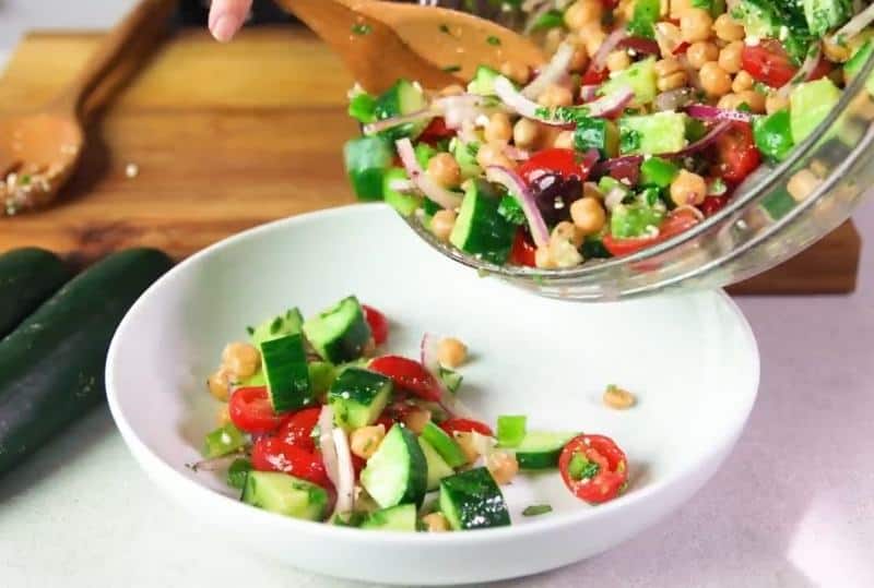 How to make Mediterranean Chickpea Salad