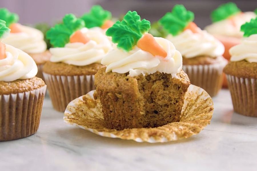 Easy carrot cake cupcakes
